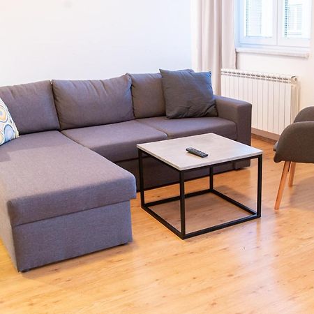 Yellow Apartment Острава Екстериор снимка