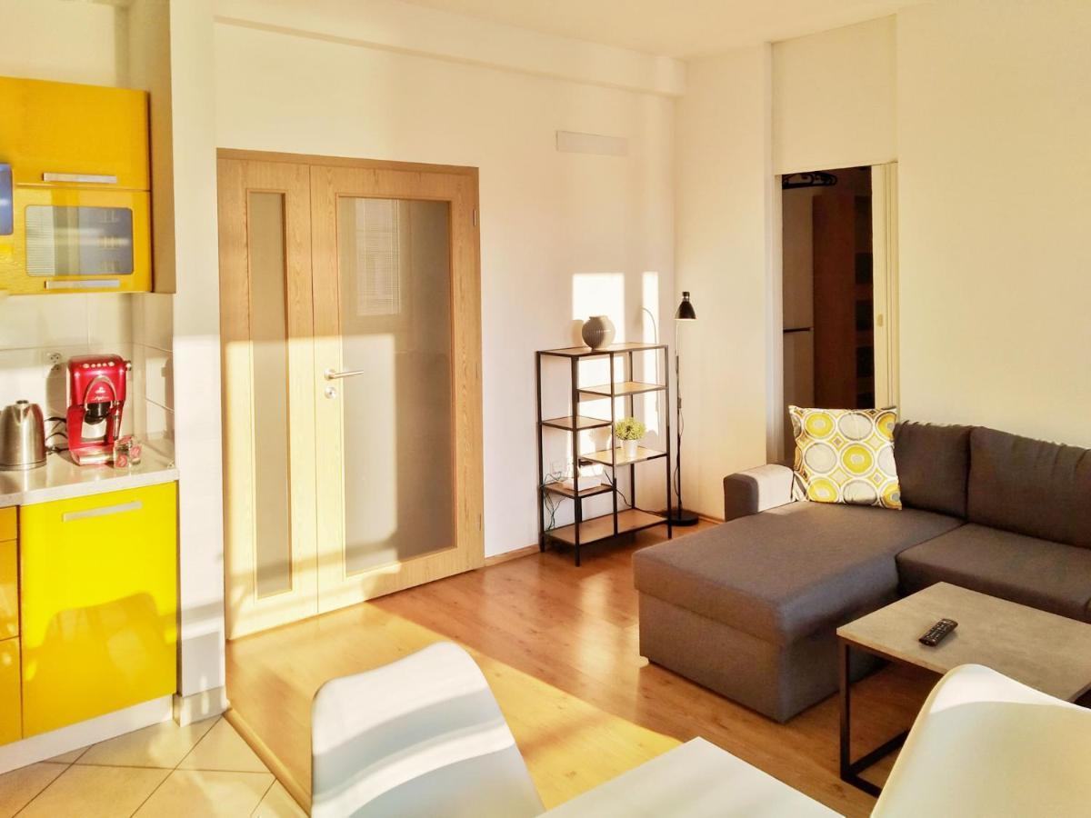 Yellow Apartment Острава Екстериор снимка