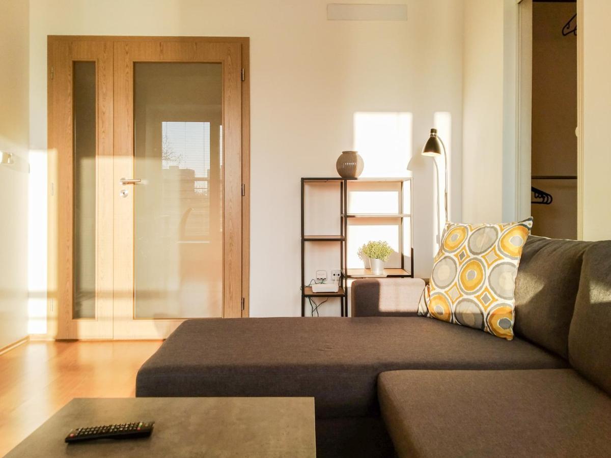 Yellow Apartment Острава Екстериор снимка