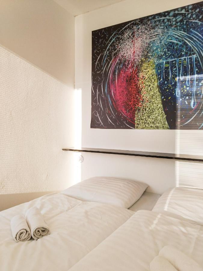 Yellow Apartment Острава Екстериор снимка