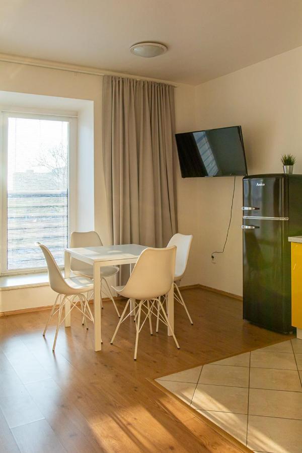 Yellow Apartment Острава Екстериор снимка