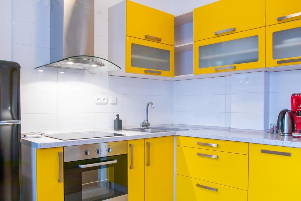 Yellow Apartment Острава Екстериор снимка
