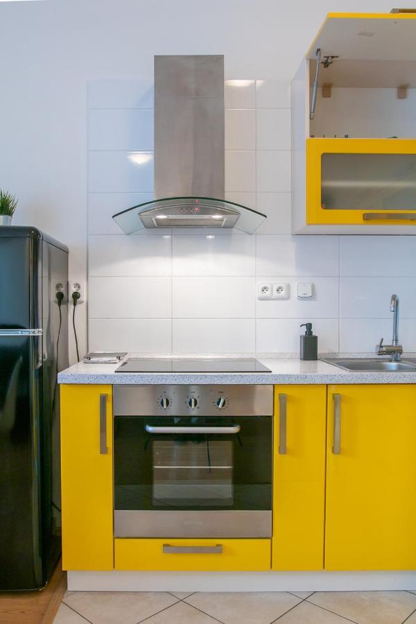 Yellow Apartment Острава Екстериор снимка