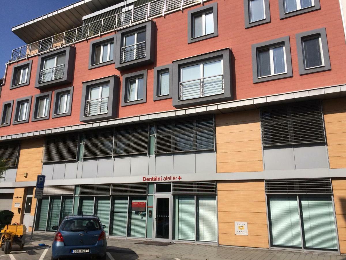 Yellow Apartment Острава Екстериор снимка